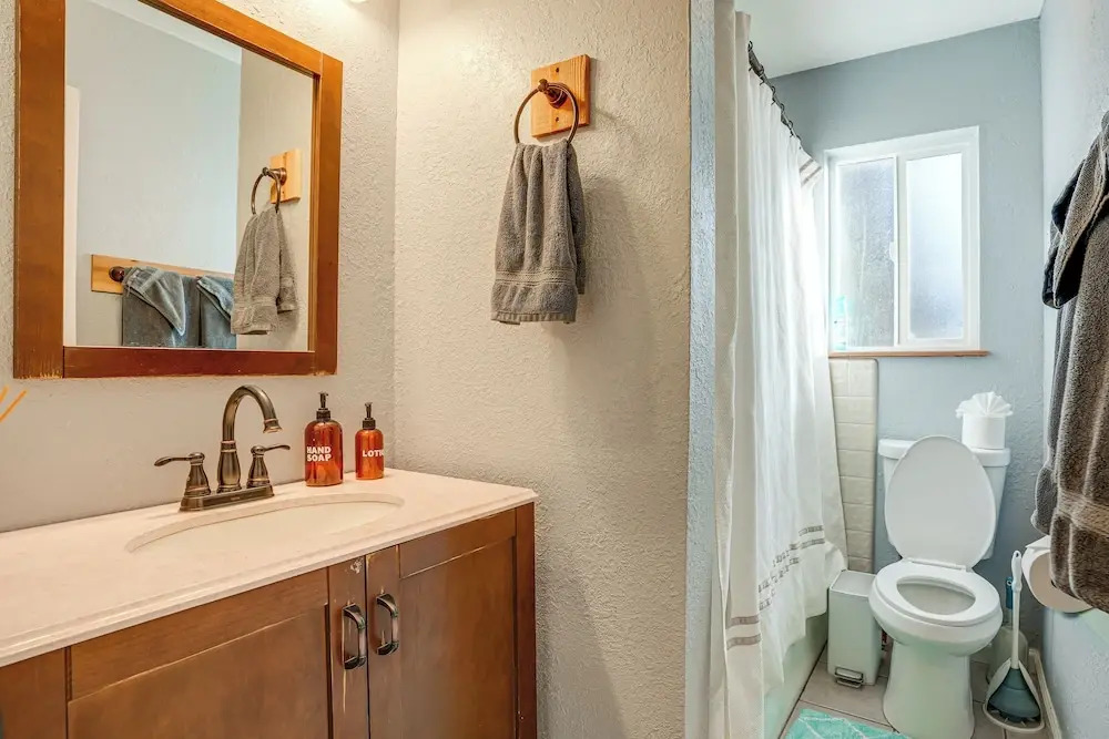 Family Home w/ Hot Tub, 2 Mi to El Dorado Beach!