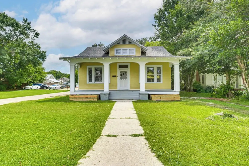 Historic District Haven! Walk Downtown + Fast Wifi
