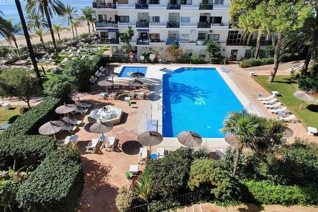 SKOL 645. Exclusive Three Bedrooms Apartment with Sea Views