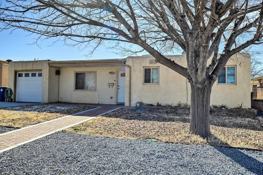 Vibrant ABQ Adobe Den: Mtn Views, Walk to Park!