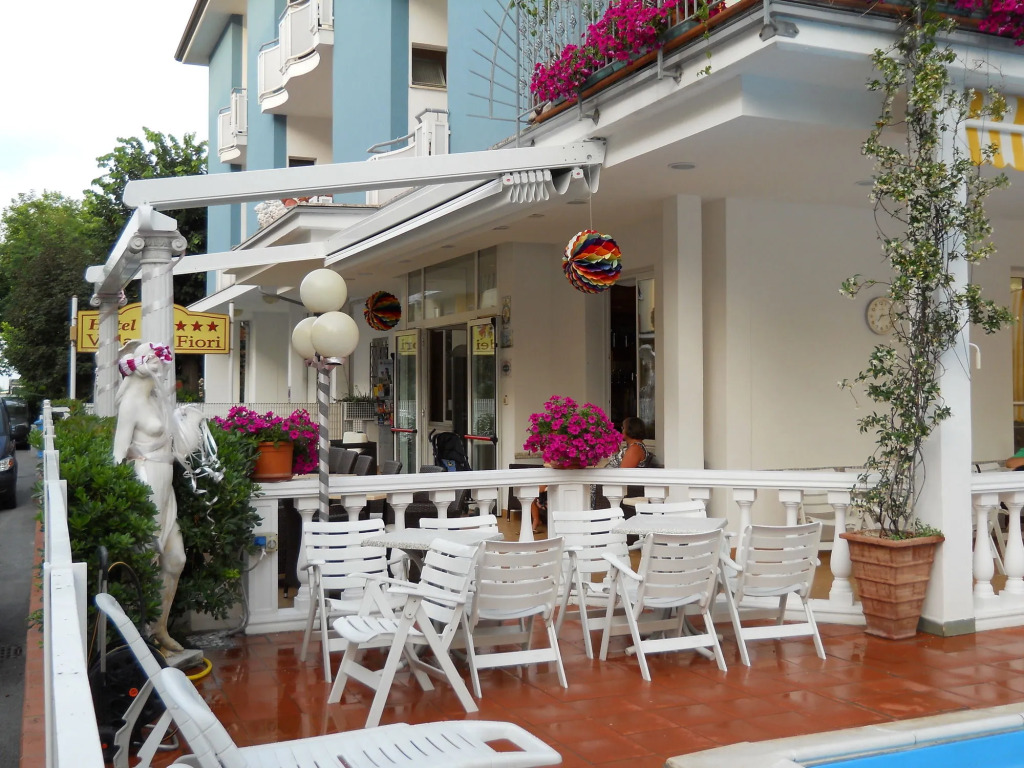 Hotel Villa dei Fiori - sul mare con piscina