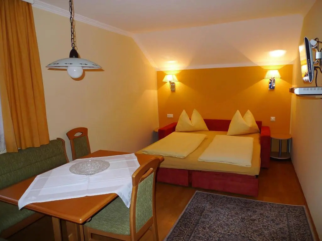 Pension & Appartements Ronacherhof -Mountain Hideaway Slopeside