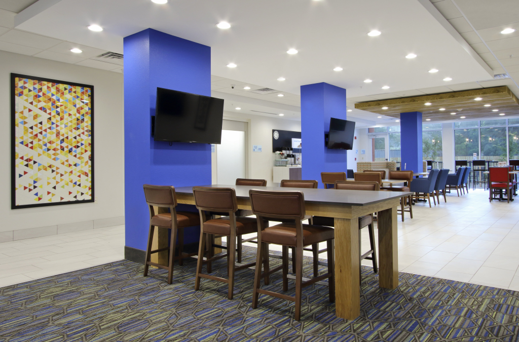 Holiday Inn Express & Suites Columbus North by IHG