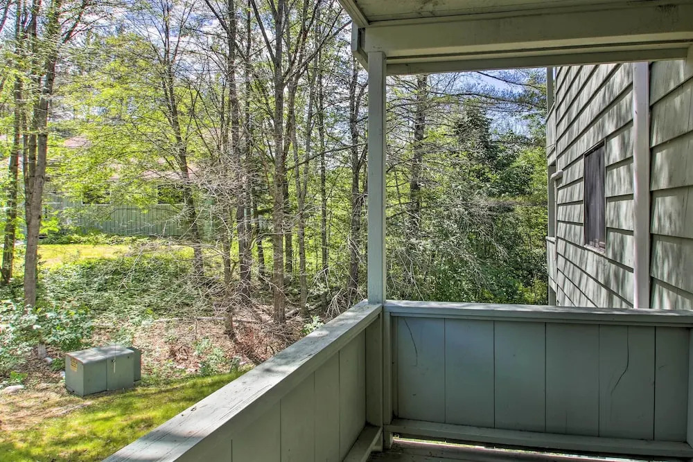 Chic Resort Condo ~ 1 Mi to Attitash Mountain!
