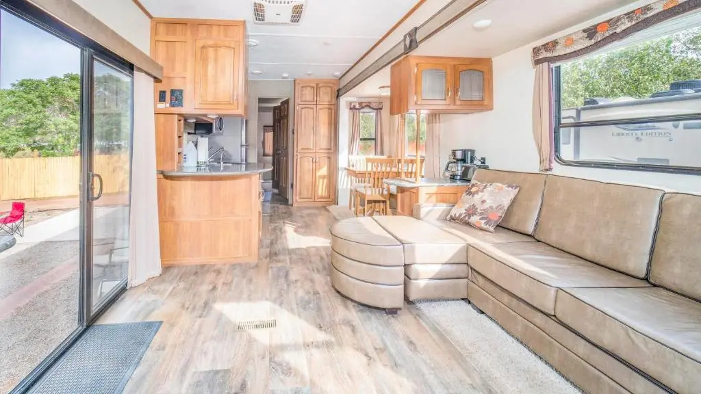 Outdoor Glamping Destination Residence RV OK40