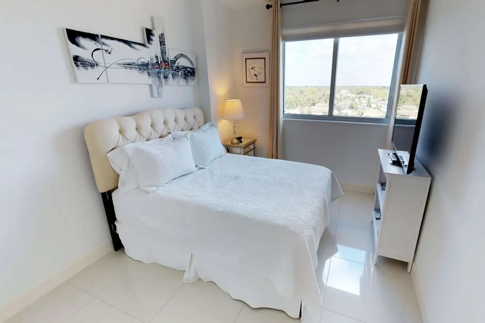 3000 Oasis Grand Blvd #803