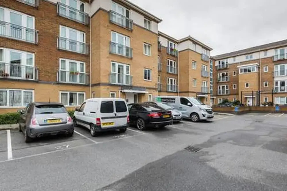 Morton Close Apartment