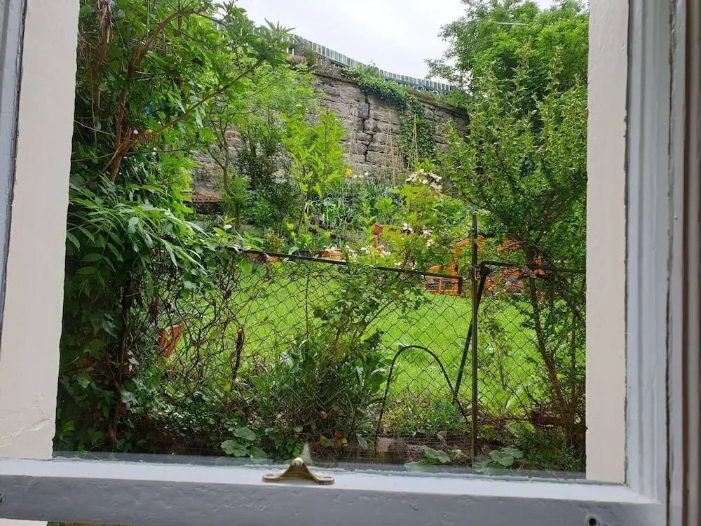 Cosy Flat With Garden View