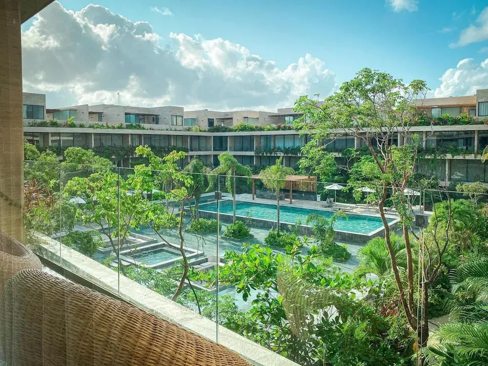 Modern 3 BR Penthouse With Pool View and Free Shuttle to Beach Club Roof Top Pool BBQ Area Yoga Space