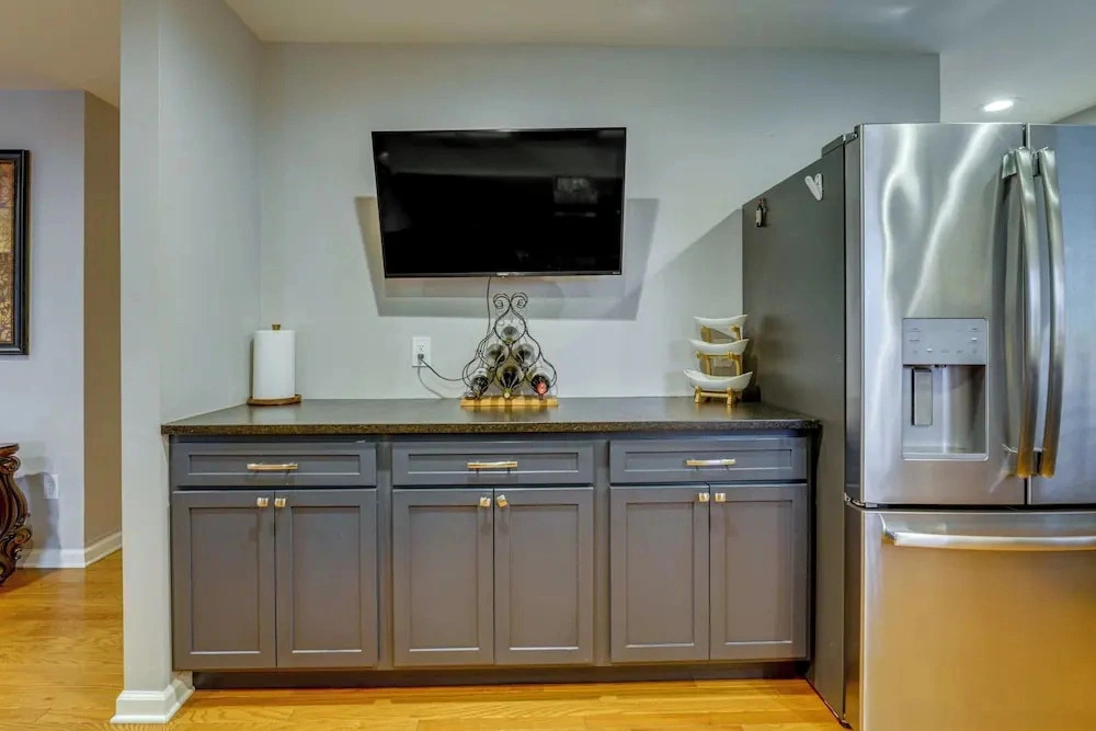< 1 Mi to Oakland University: Cozy Retreat w/ Yard
