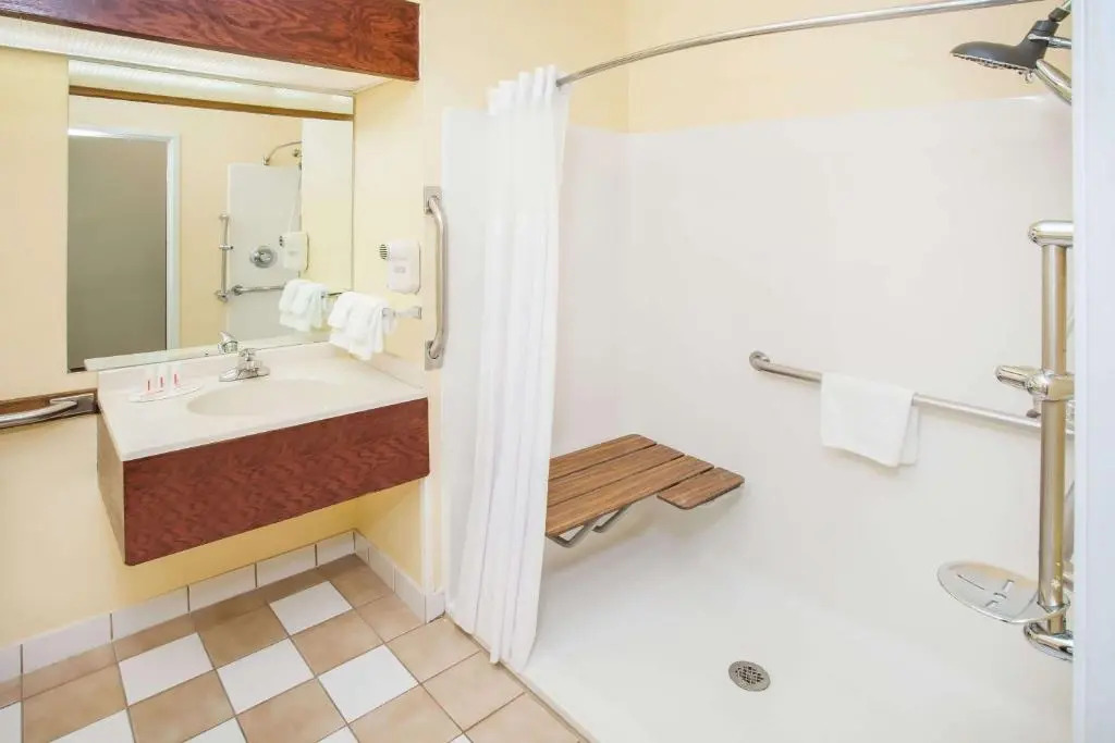 Comfort Inn & Suites Harvey - Chicago Southland