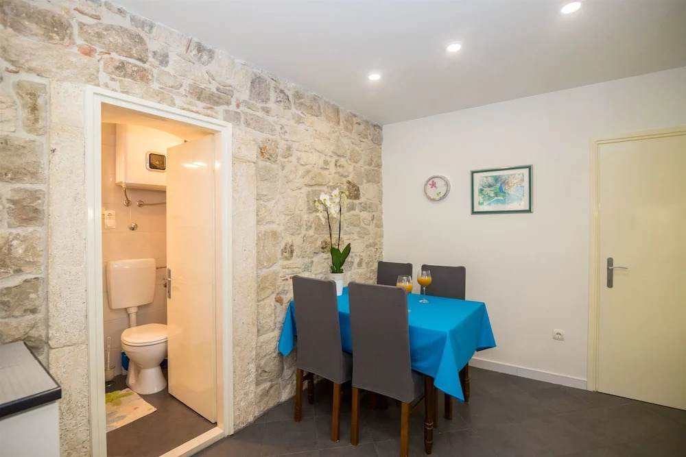 Apartments Petea Omis