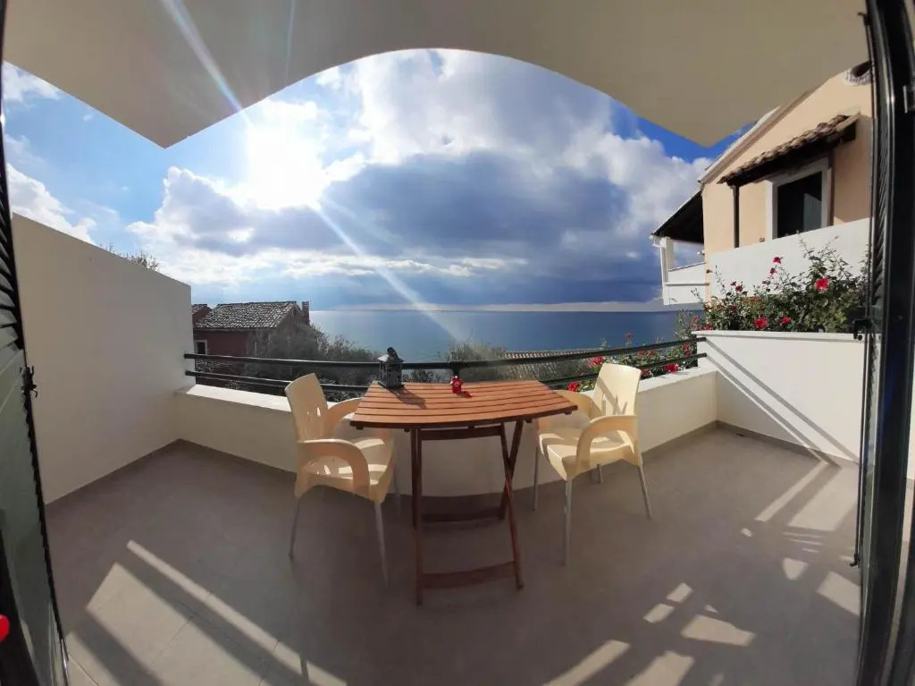 Glyfada New Era Home 120 Menigos Resort Apartments