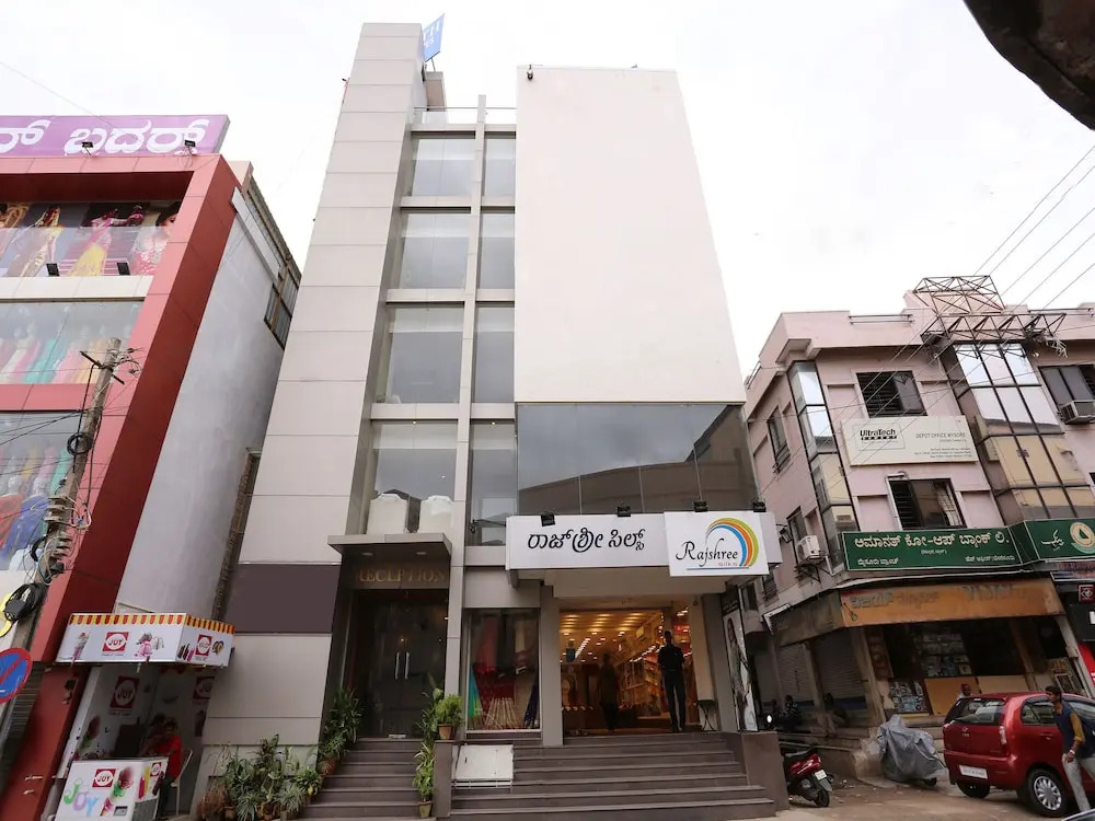 OYO 6447 Samasth Rooms And Suites