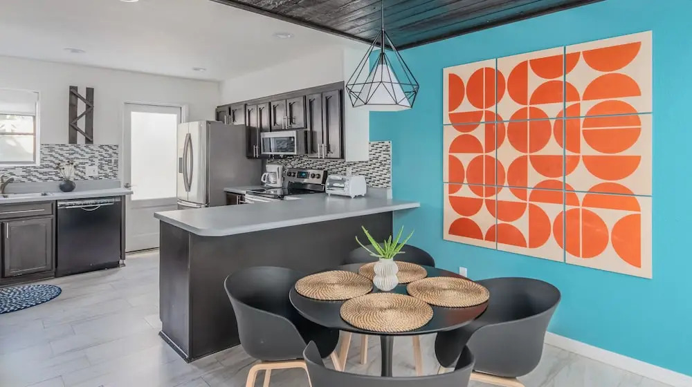 Sleek 2BR Townhome Central Phx by WanderJaunt