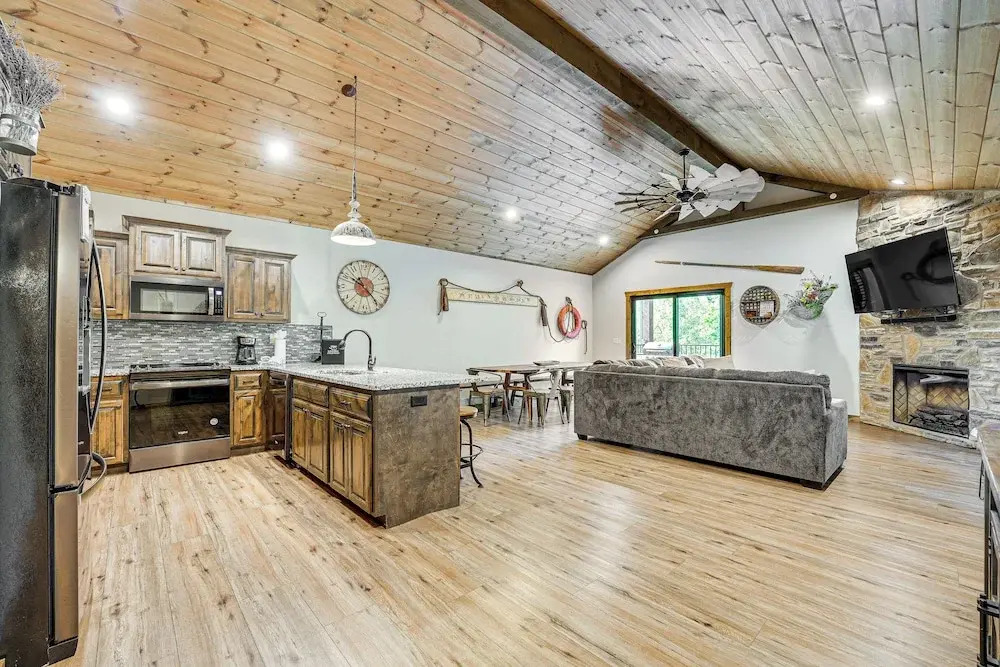 Branson Gem w/ Hot Tub Access & Private Boat Slip!