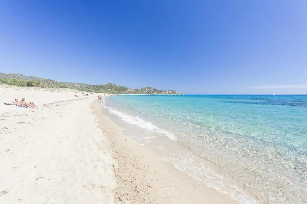 Cozy apt 10 mins walk from Poetto + terrace