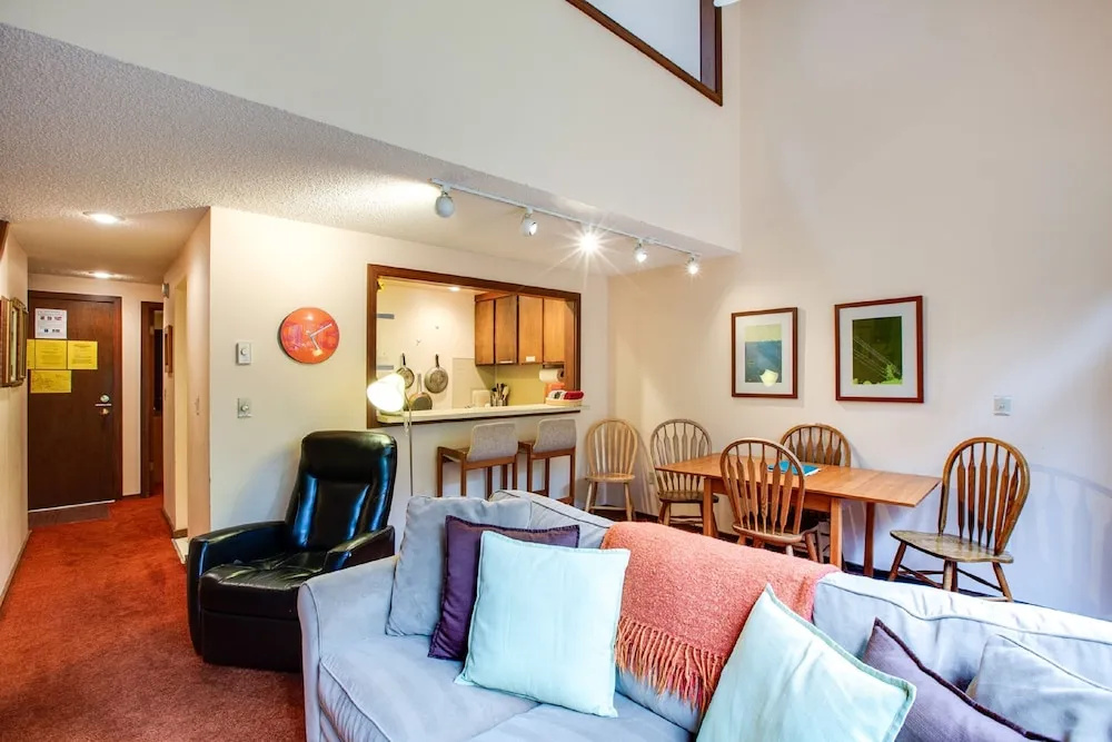85SW - Fireplace - WiFi - Washer/Dryer - Dishwasher - Sleeps 4