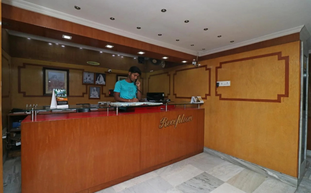 Hotel Monohar Inn By OYO Rooms