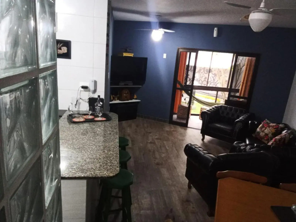 Apartamento Centro de Bertioga 100MTS da praia.