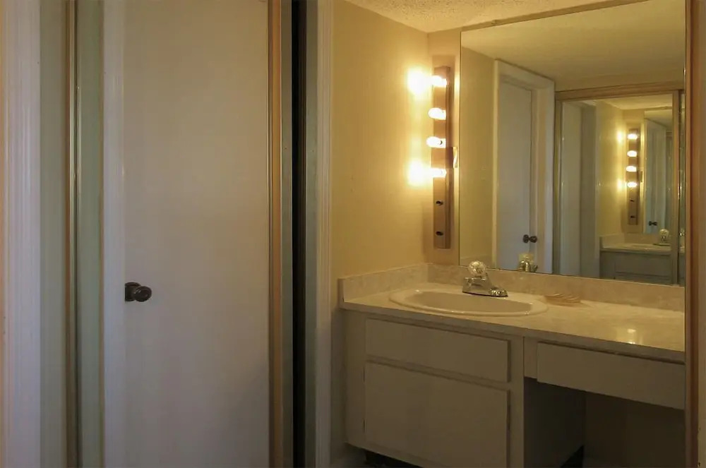 Marina Towers 704 - 2 Br Condo