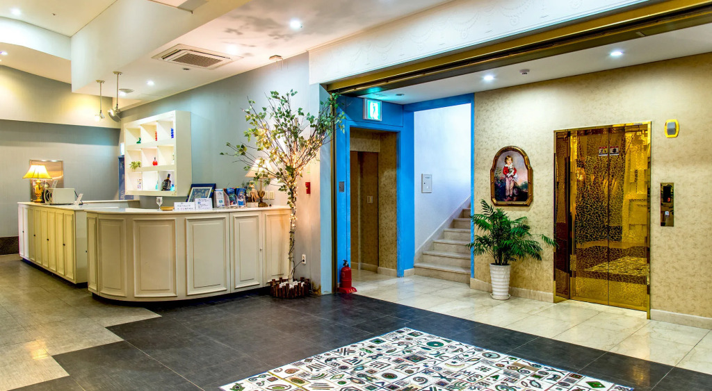 Hotel White House