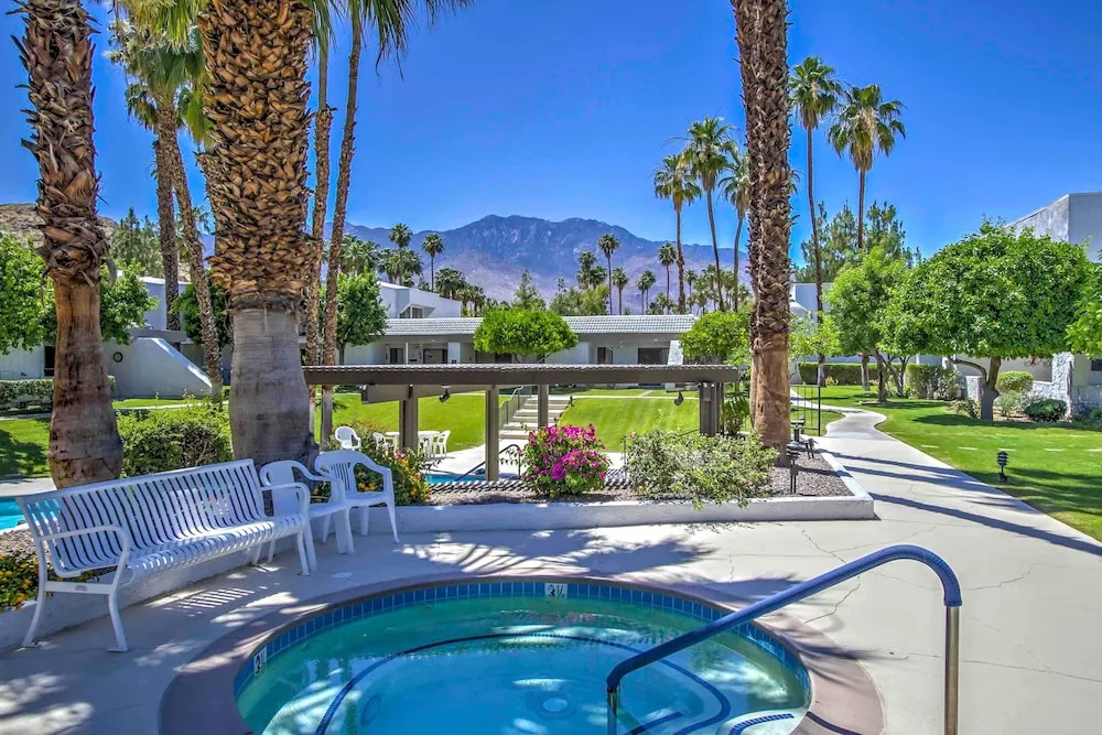 5 Mi to Dtwn! Extended-stay Palm Springs Condo
