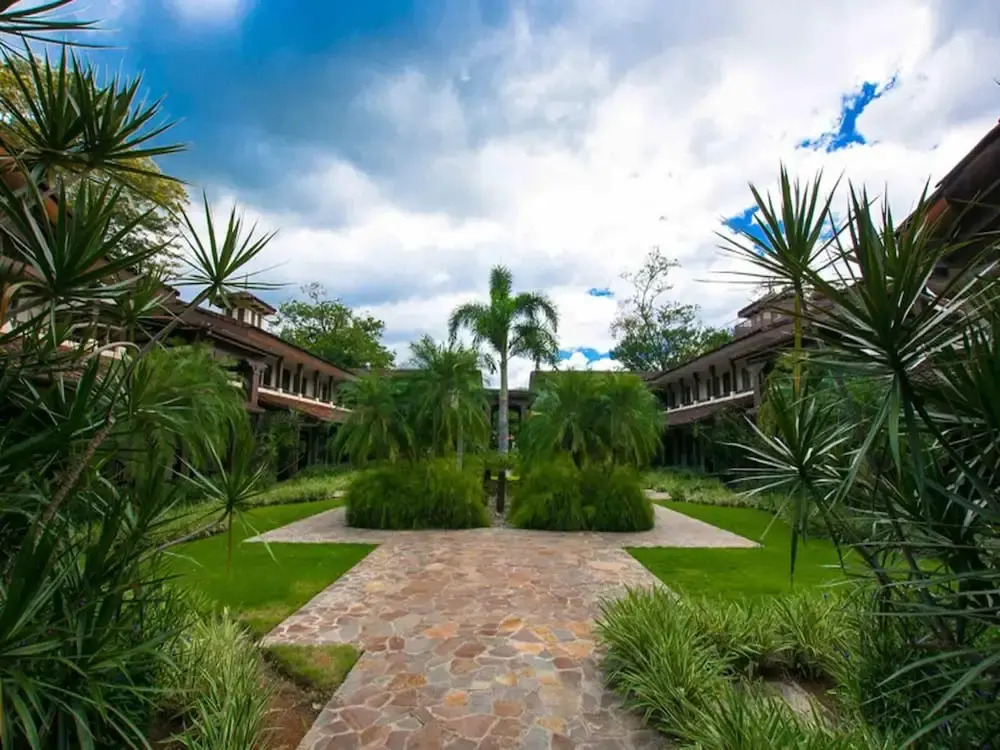 Nicely decorated 3rd-floor beauty with pool-view balcony in Coco