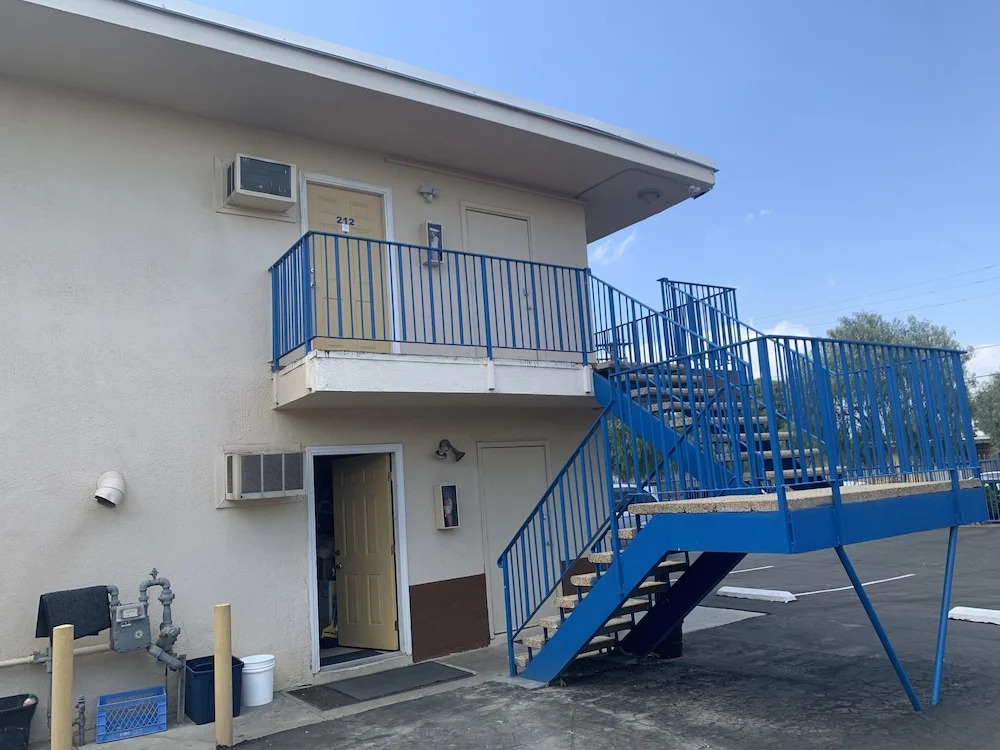 American Inn - Perris