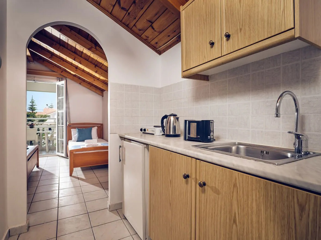 Alamis Hotel & Apartments