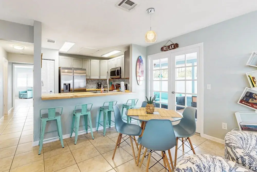 Centrally Located Dog-friendly Home With Beach Gear & Patio - Snowbird-friendly