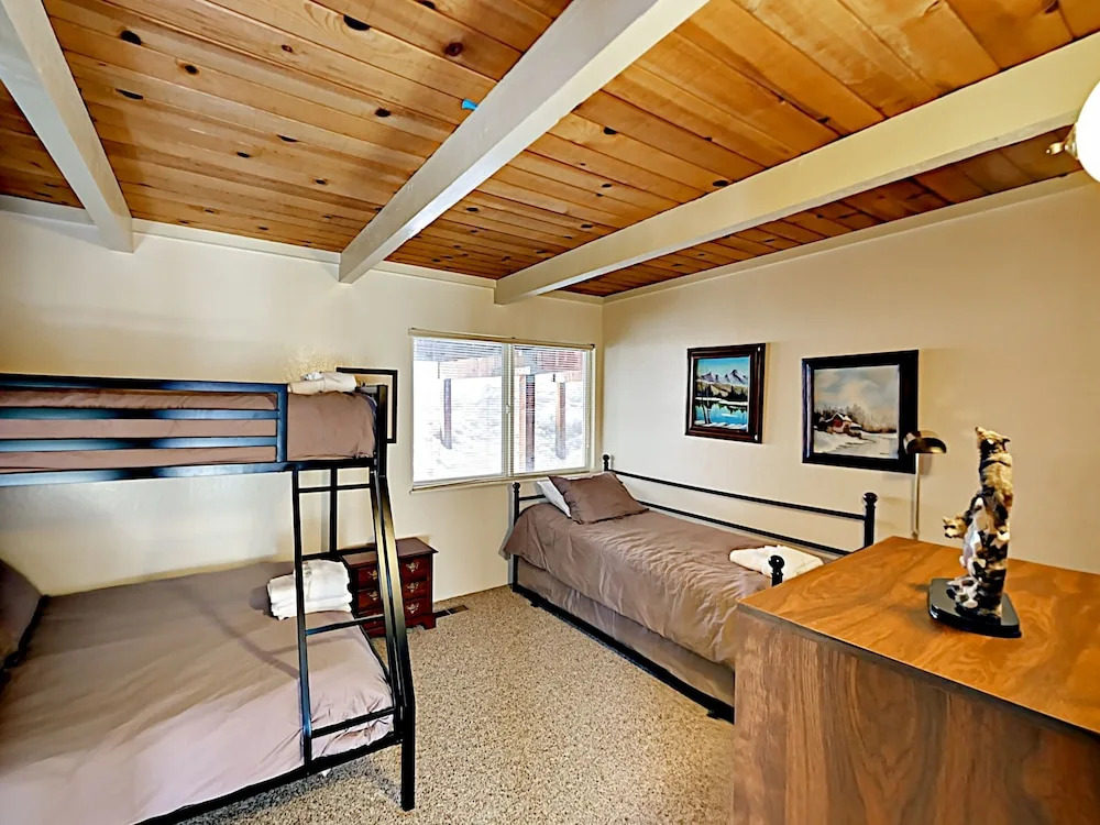Mountaintop #D - 4 Br Condo