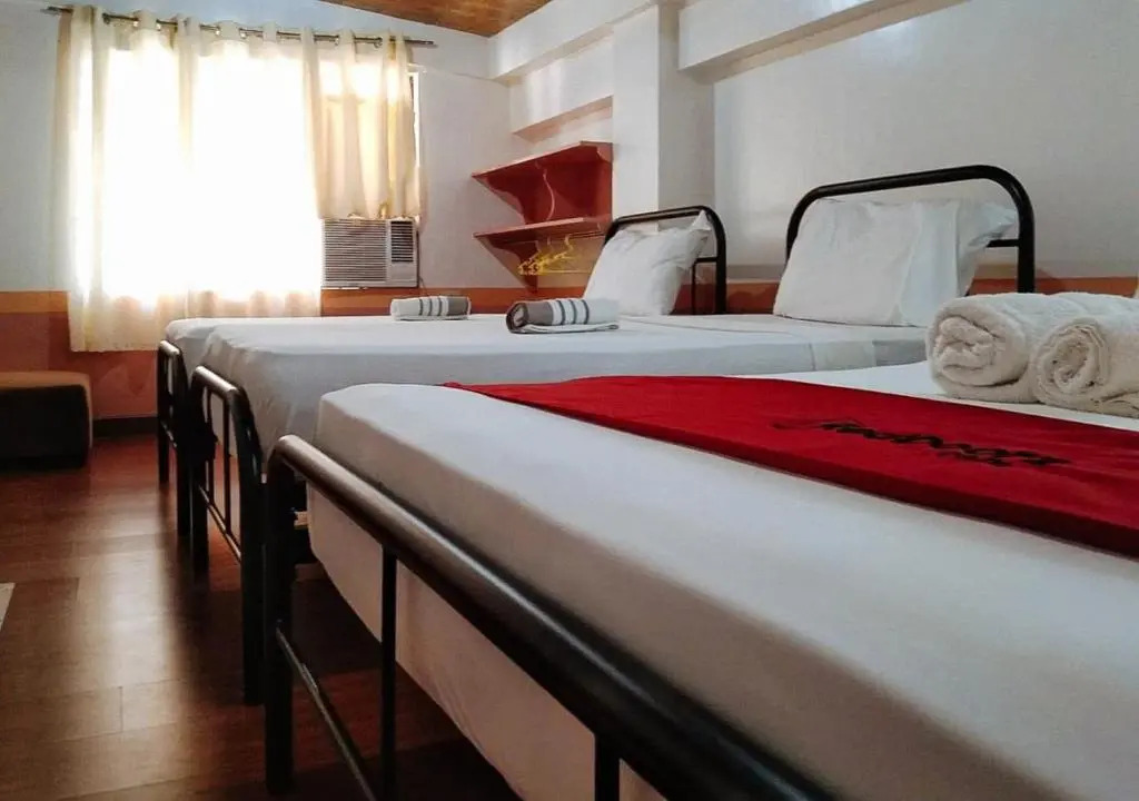 RedDoorz near SGM Condotel Villa Beach Iloilo