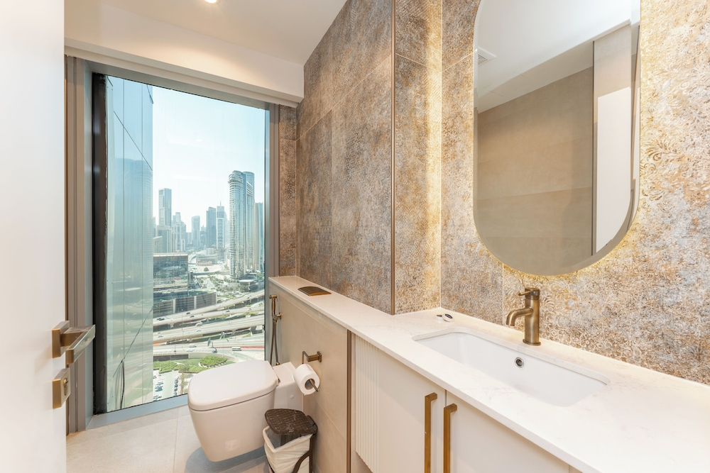 PVH - Central Park 1BR with Study Room