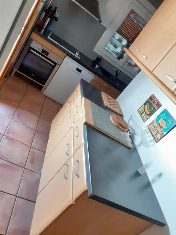 Maison au calme dans pinède, plages à 12min à pied