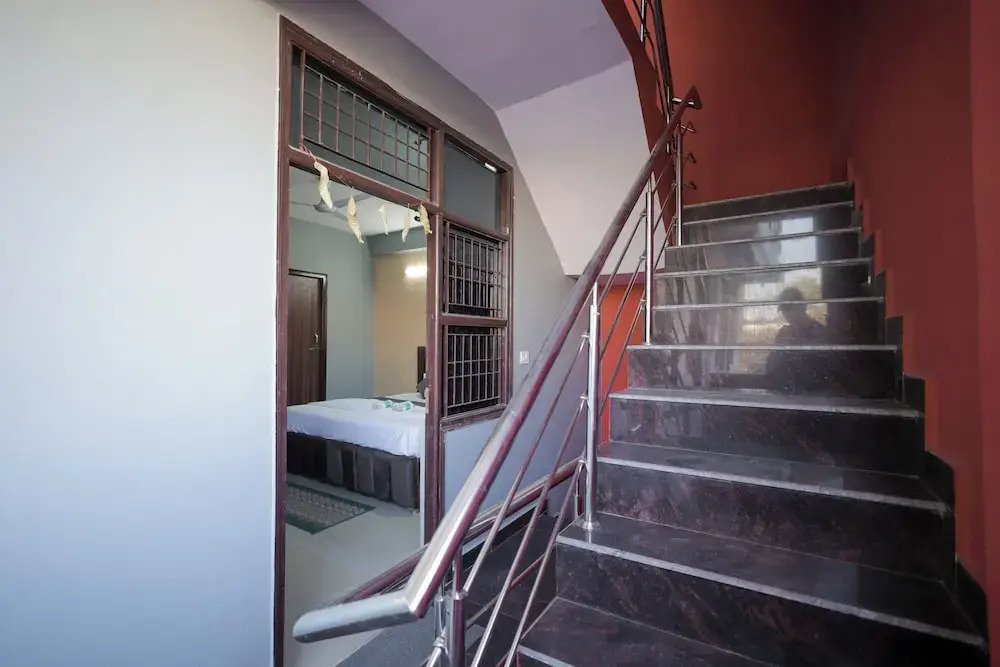Hotel Spark Inn || Near Motherhood Hospital