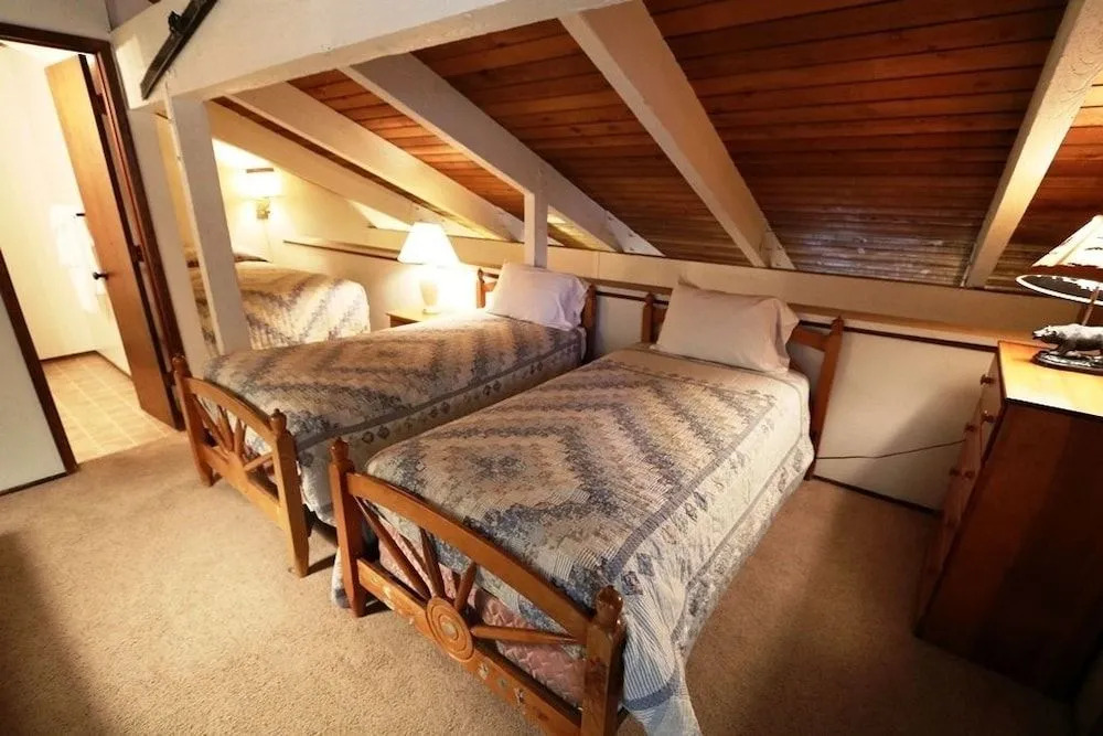 Horizons 4 #156 3 Bedrooms 3 Bathrooms Condo