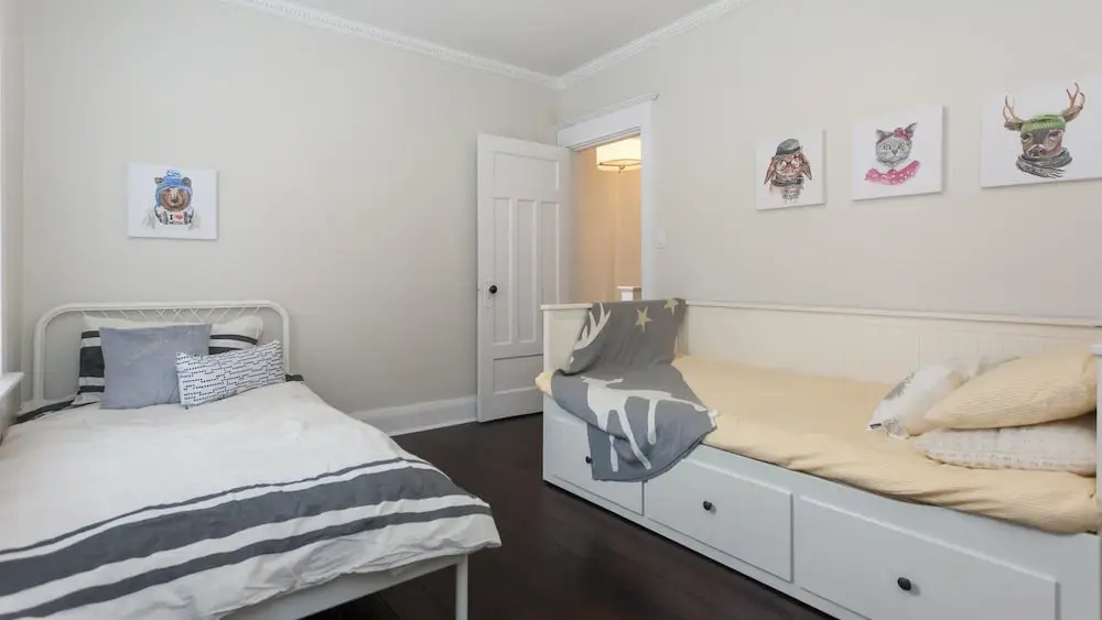 Applewood Suites - 4 BDRM Danforth House