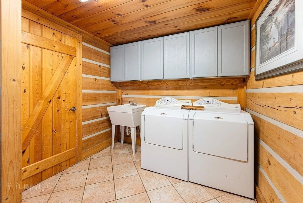 Family Adventure Lodge 5 Bedroom Cabin by RedAwning