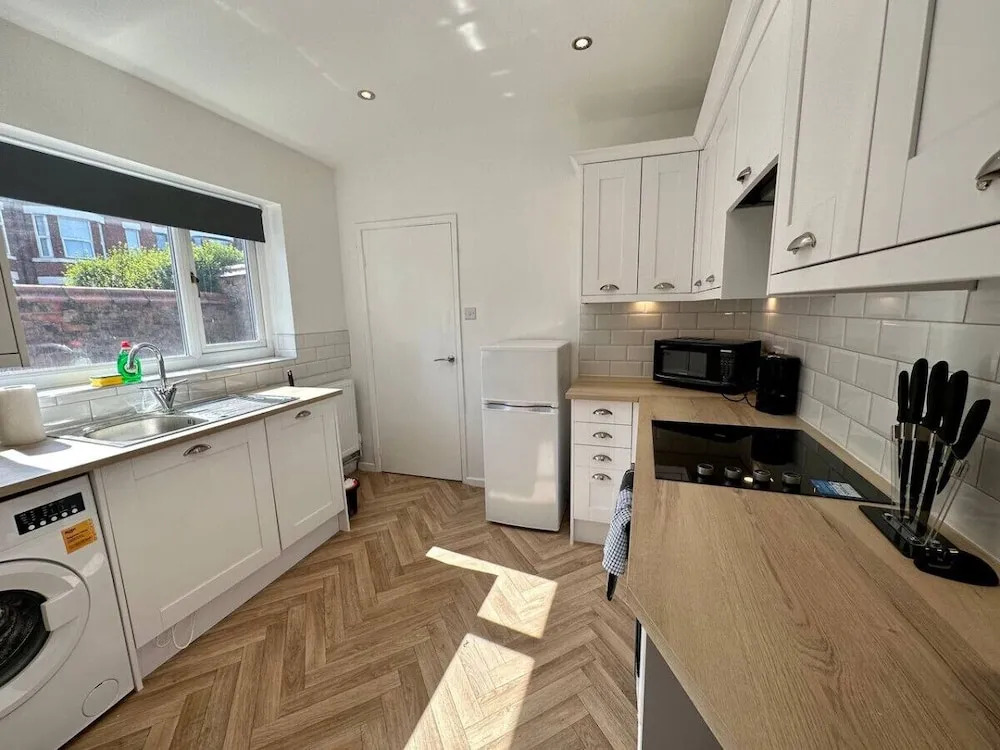Large Five Bedroom Home with parking