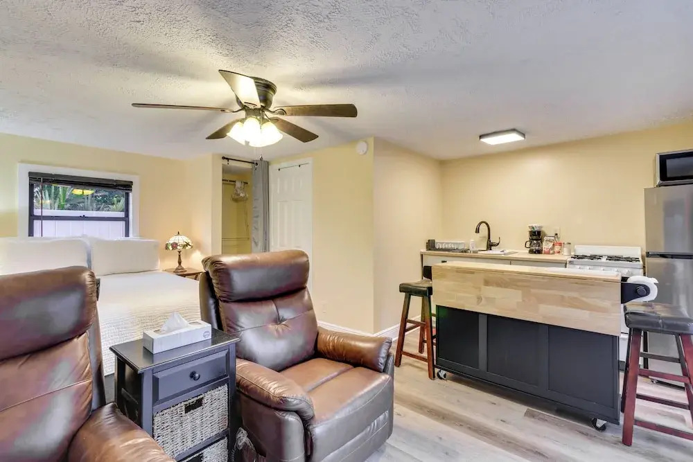 Mt Dora Couple's Retreat w/ Shared Pool!