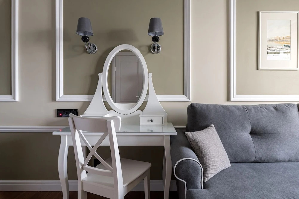 Apartments B. Sampsonievsky 4-6