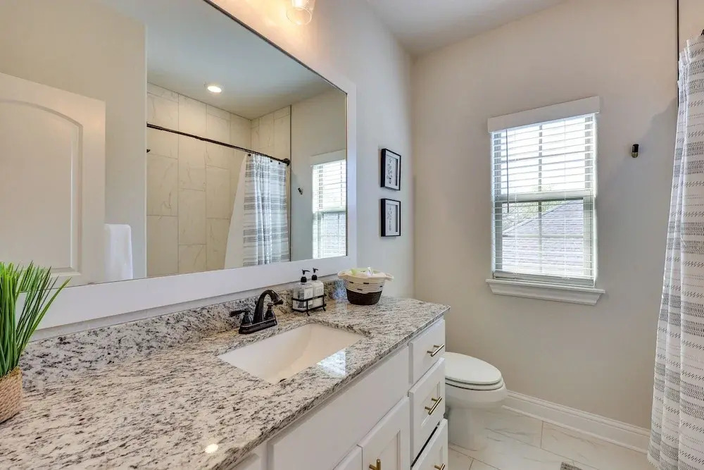 Biking Haven: Charming Bella Vista Home w/ Games!