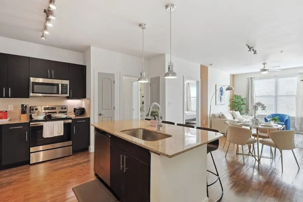 Elegant 2B Near Legacy West Wi-fi, Fitness, Pool