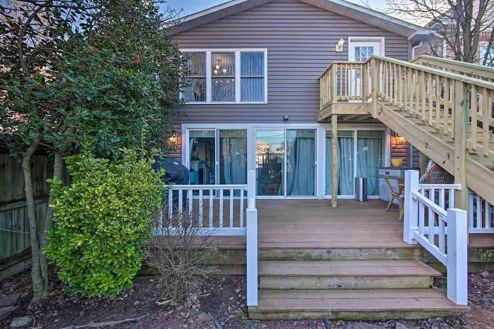 Central Hummelstown Apt: 4 Miles to Hershey Park!