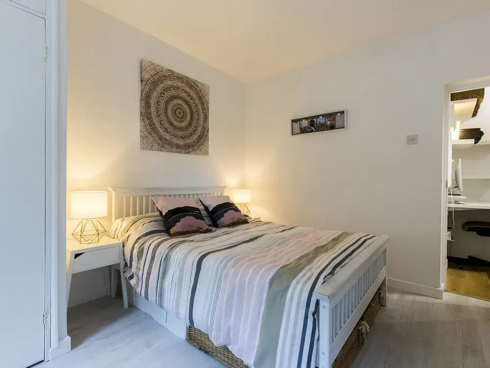 Recently Renovated 2BR Flat in South East London
