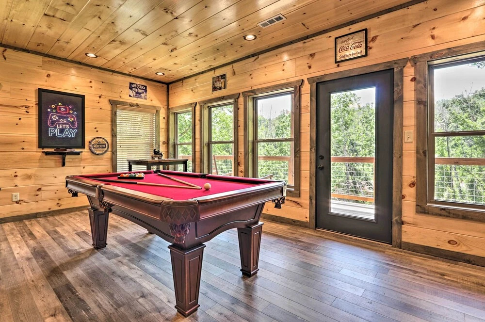 Hot Tub, Game Room, Decks: Cabin in Gatlinburg