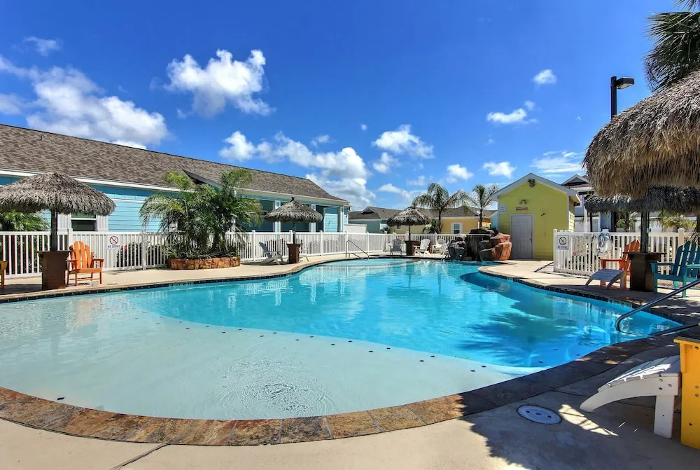7th Sunrise 3 Bedroom Condo by RedAwning