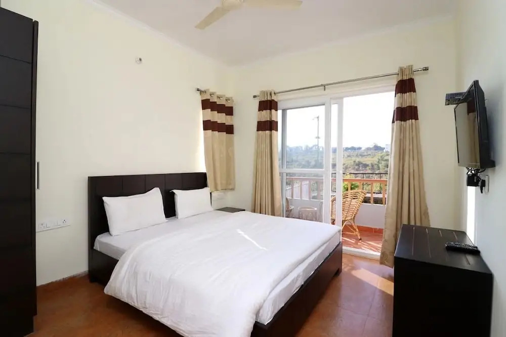Luxury Suites overlooking lake at Naukuchiatal Nainital