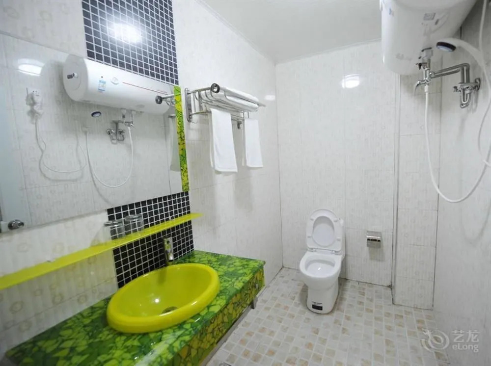 Zhangjiajie Base Area International Youth Hostel
